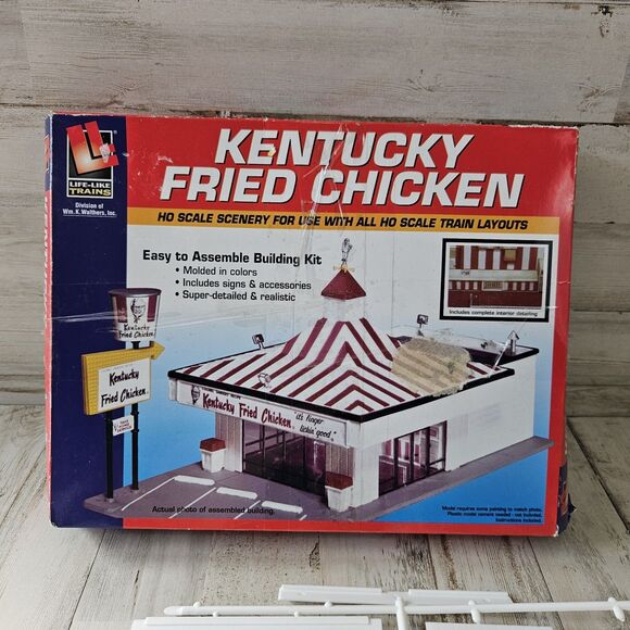 LIFE LIKE (HO Scale) #1394 Kentucky Fried Chicken Kit - Picture 1 of 7